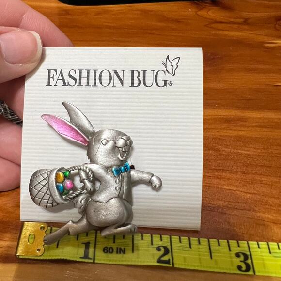 Vintage JJ Jonette Pewter Metal Brooch Easter Bunny Rabbit Egg Basket NEW NOS - Picture 4 of 7